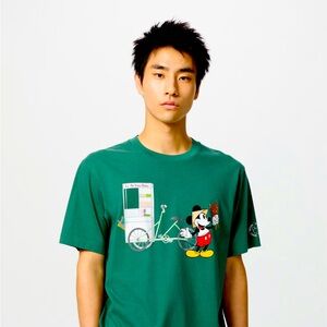 Exclusive Uniqlo Disney Mickey & Minnie Mouse Street Foodie Cart Green Shirt HTF